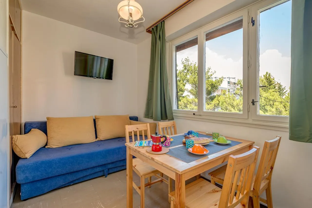 A Quiet Apartment With Balcony In Split