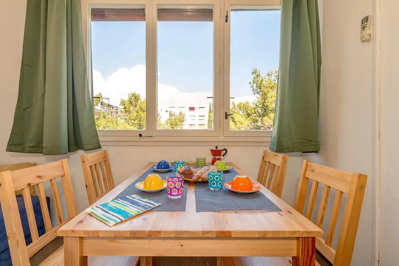 A Quiet Apartment With Balcony In Split